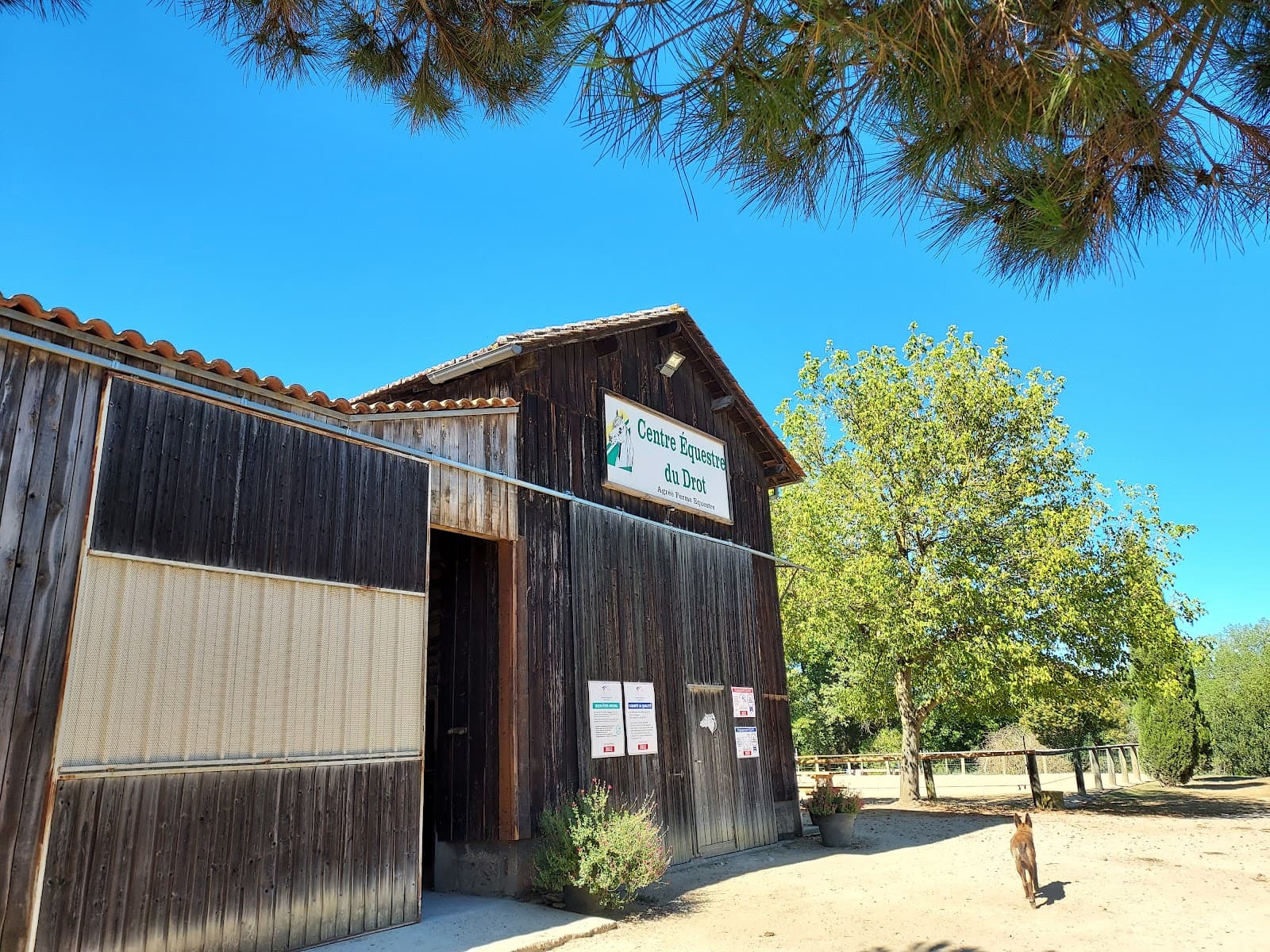 CENTRE EQUESTRE DU DROT — photo 1