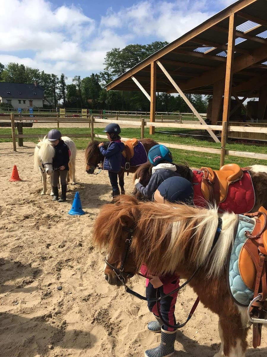 CENTRE EQUESTRE LE CLOS D HERINE — photo 1