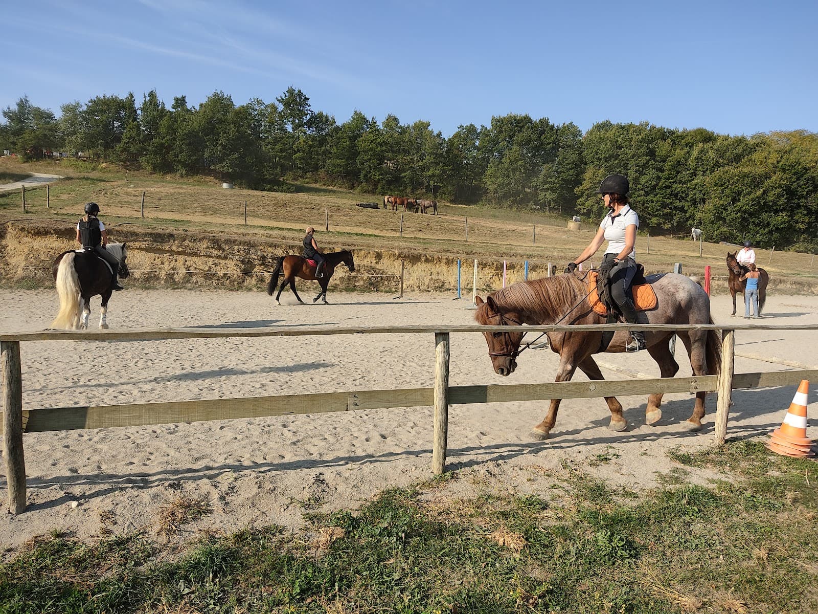 CENTRE EQUESTRE LES CENTAURES — photo 1