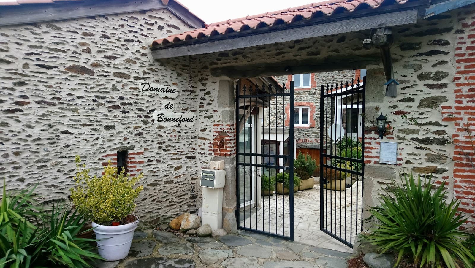 DOMAINE DE BONNEFOND — photo 1