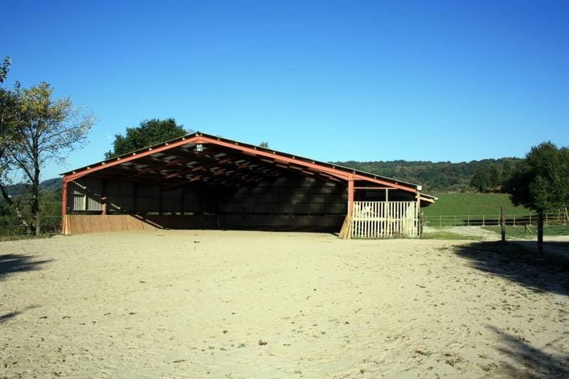 EARL CENTRE EQUESTRE GUERLEDAN — photo 1