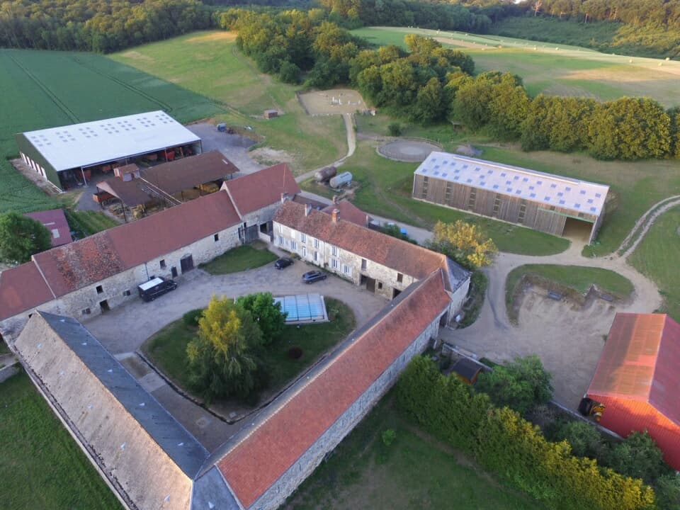 ECURIE ST GEORGES — photo 1