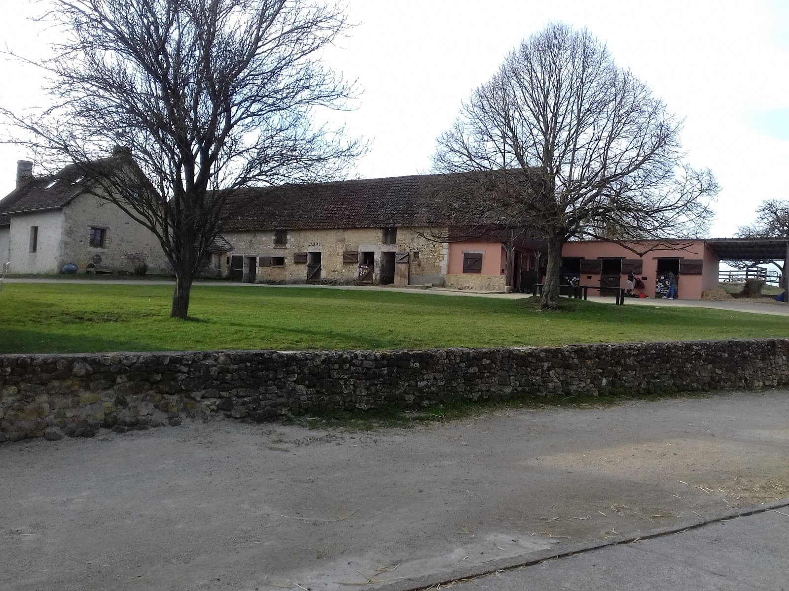 ECURIES DES LYS — photo 1