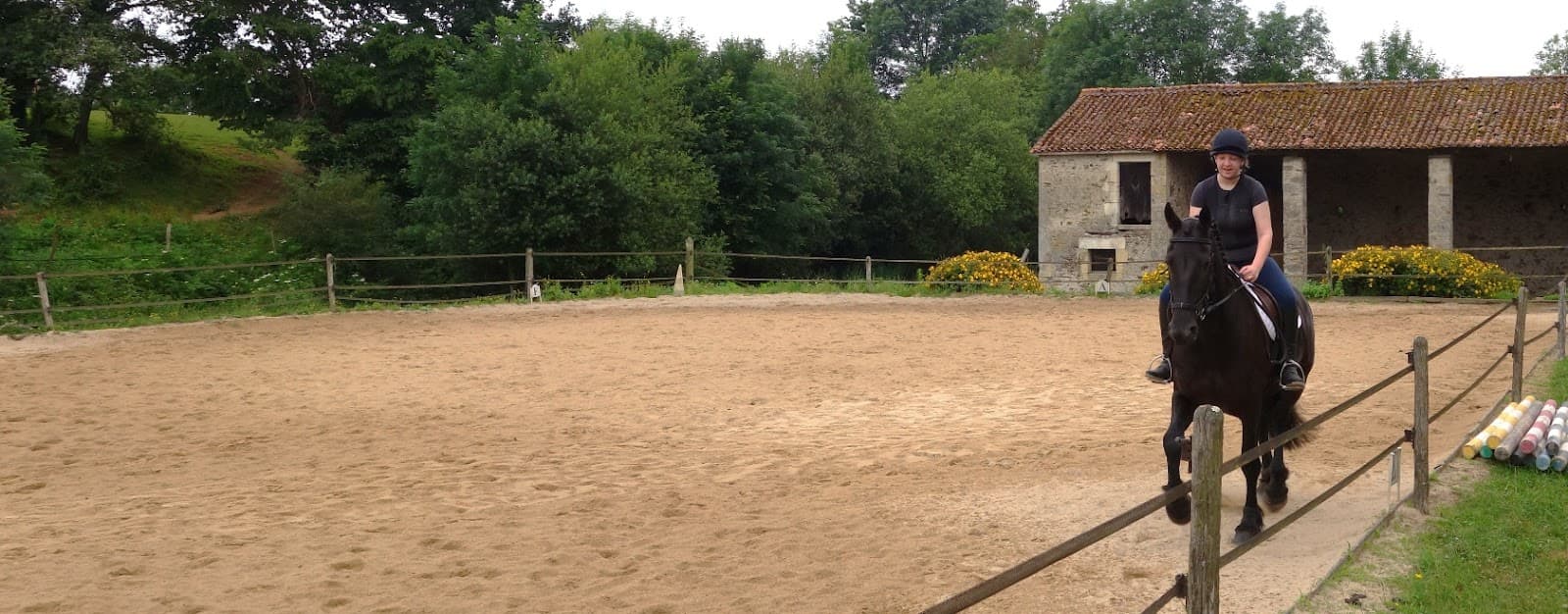 ECURIES DU SAUMORT — photo 1