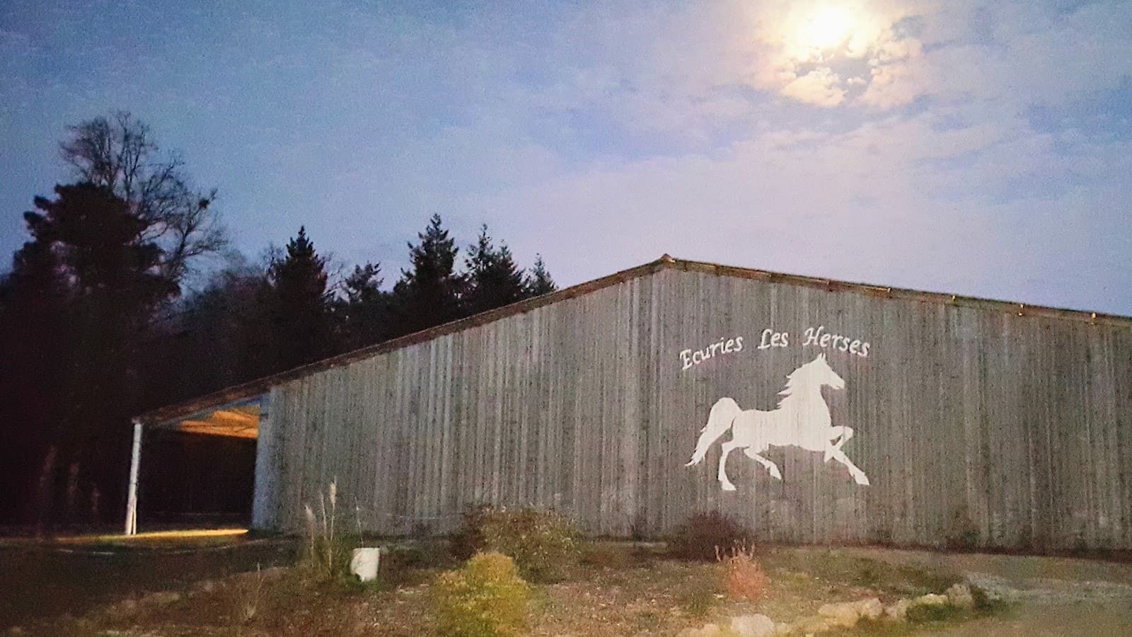 ECURIES LES HERSES — photo 1