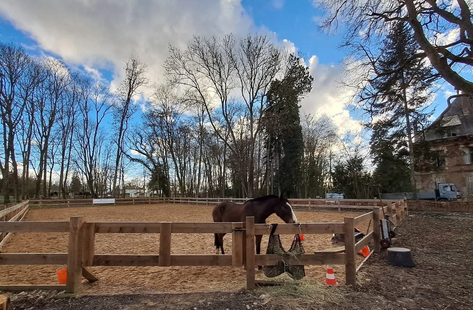 EQUI OM — photo 1