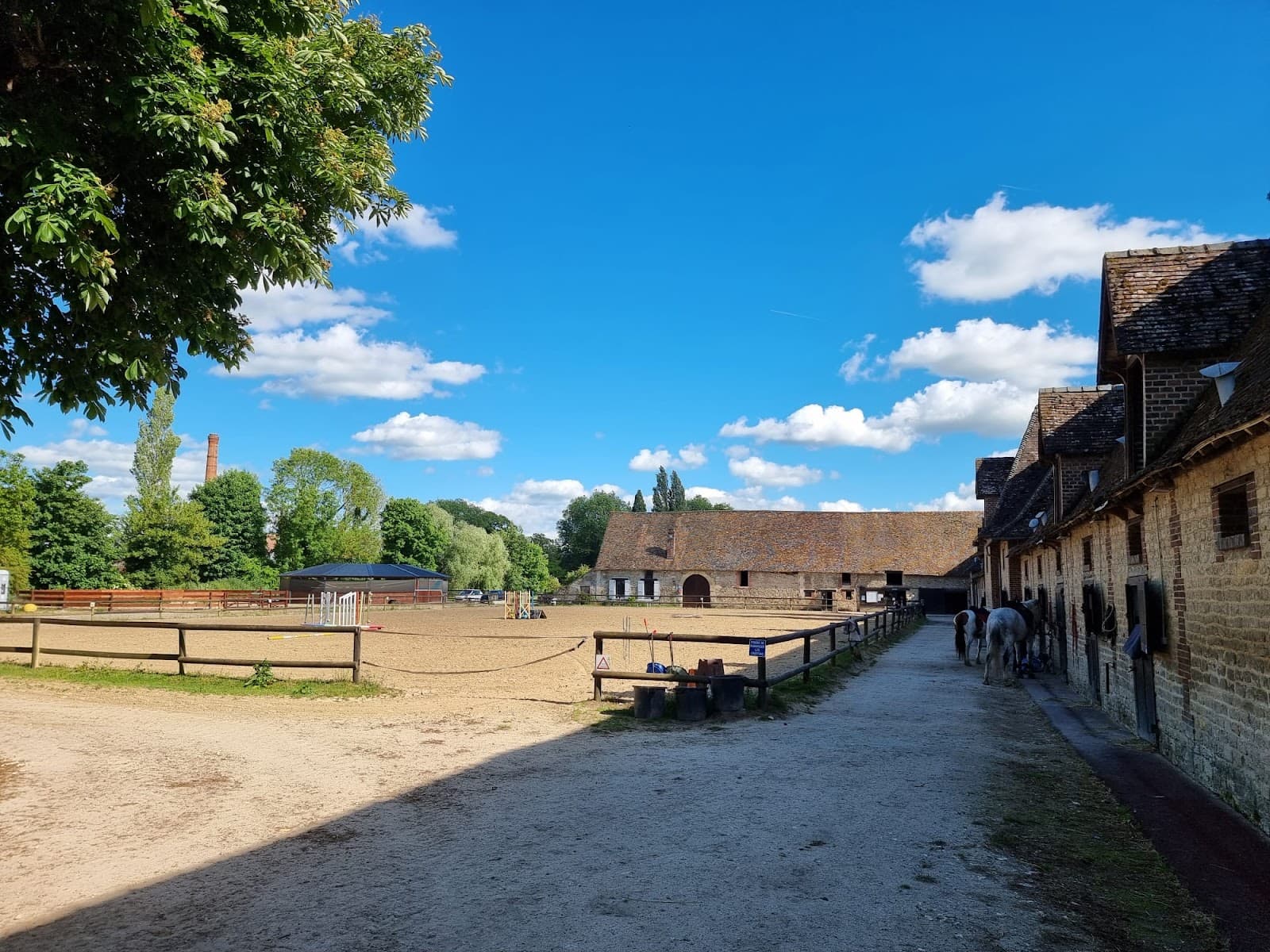 HARAS DE NEAUFLES — photo 1