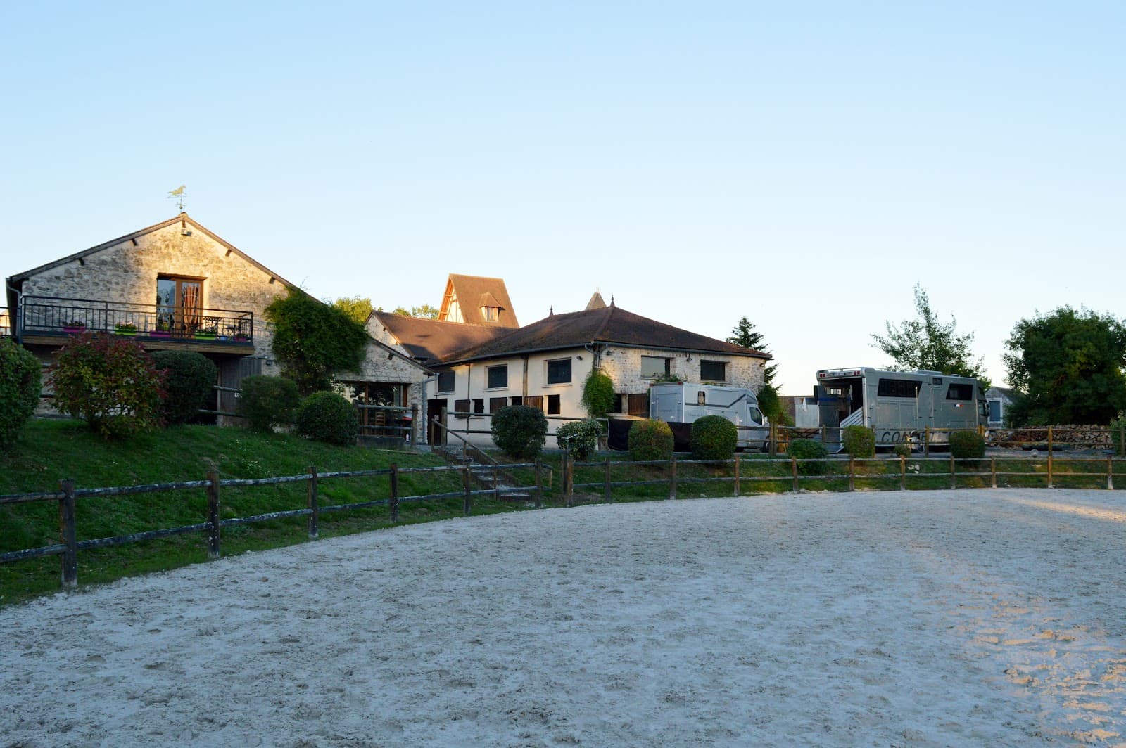 LES ECURIES DE WY — photo 1