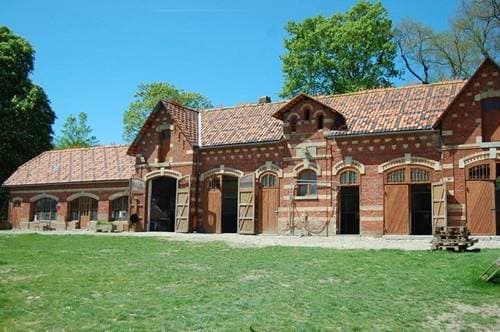 LES ECURIES DU CHATEAU DE CHEVRESIS — photo 1