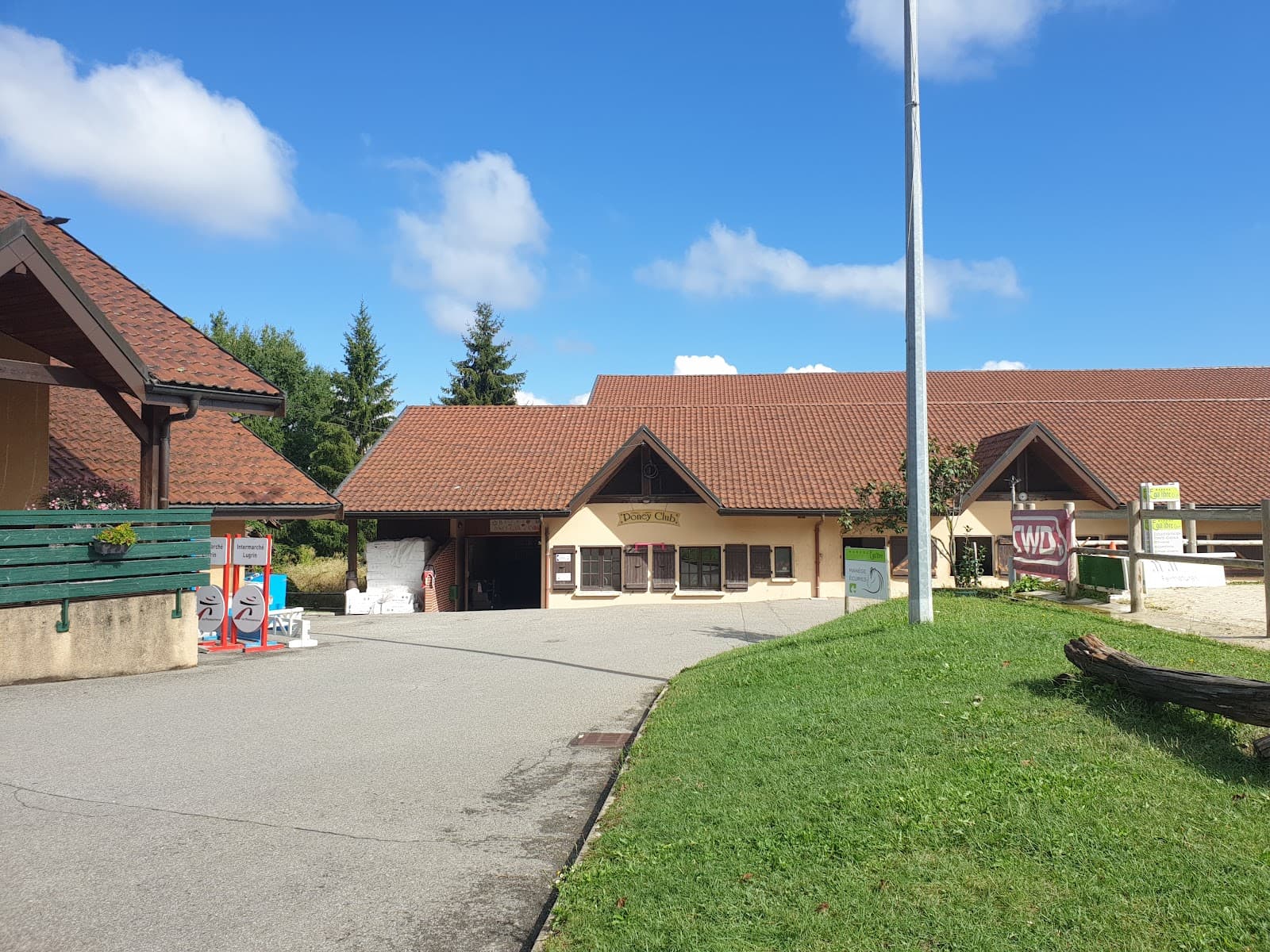 MANEGE EQUI LIBRE EVIAN — photo 1