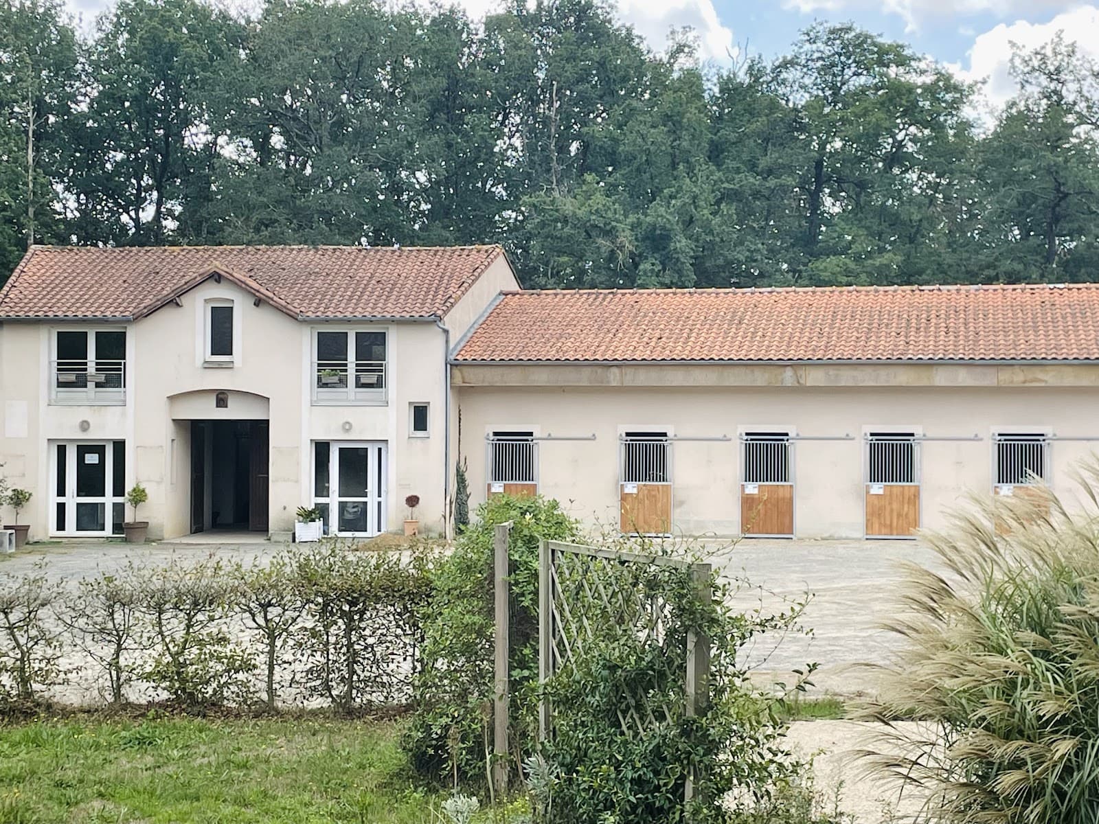 SAS ECURIE BEAUSEJOUR — photo 1